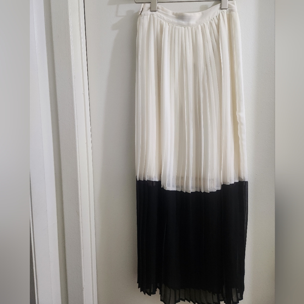 Sabine White Black Accordian Pleats Maxi Skirt XS